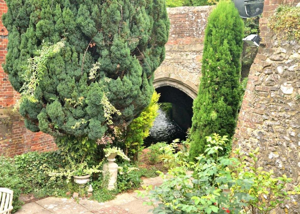 Cosy House, A Train Spotter'S Delight! Villa New Alresford Exterior photo